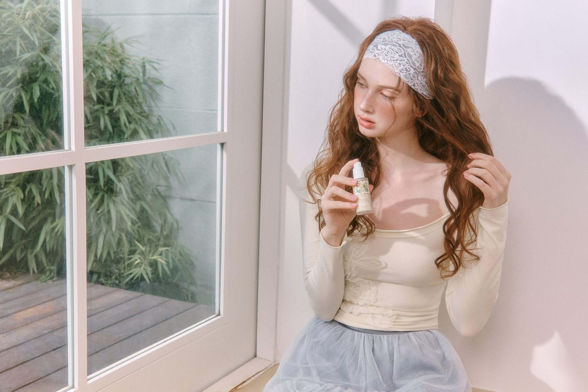 05_hair_perfume_window.jpg