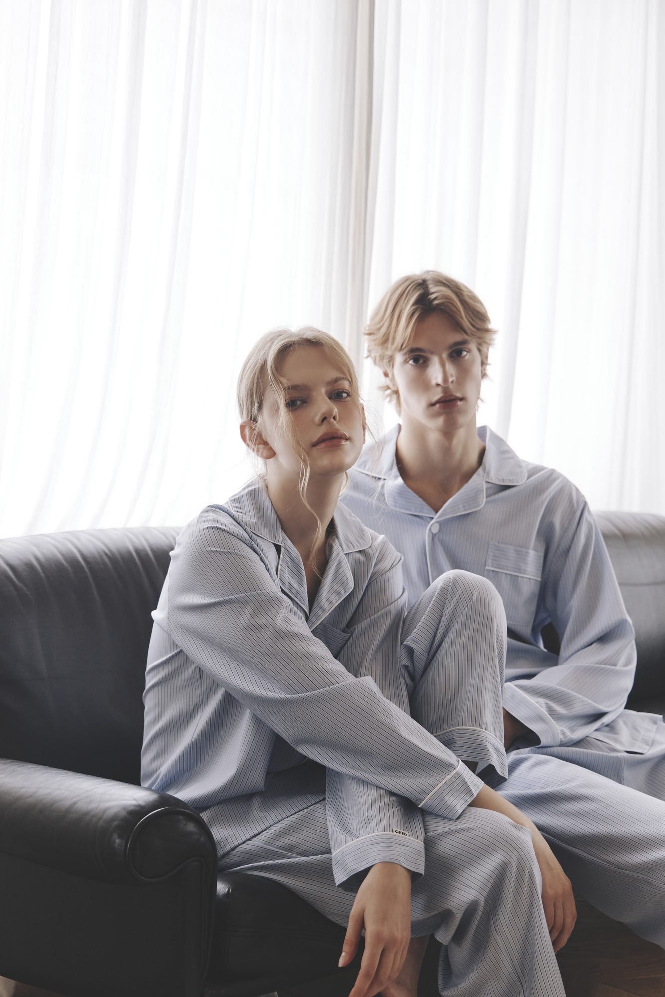 05_grey_stripe_couple_sofa - 복사본.jpg